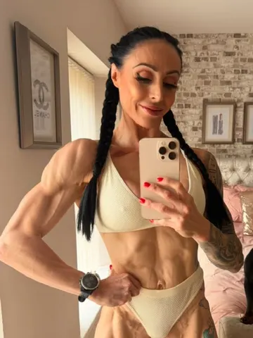 rebeccajade webcam model from Wales