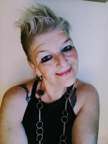 XJZXJubilaTionZX webcam model from Fantasy Island 
