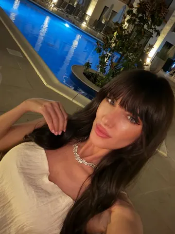 Kinkydollxxx webcam model from Romania