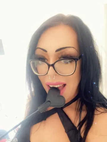 Goddess_Sin webcam model from United Kingdom