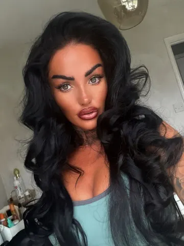 Chelsea_May webcam model from Loughton 