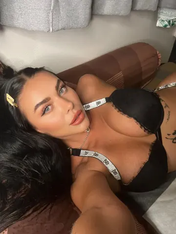 NirvanaBaby webcam model from United Kingdom