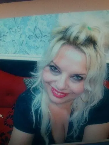 Sonya Anderson webcam model from Bucharest