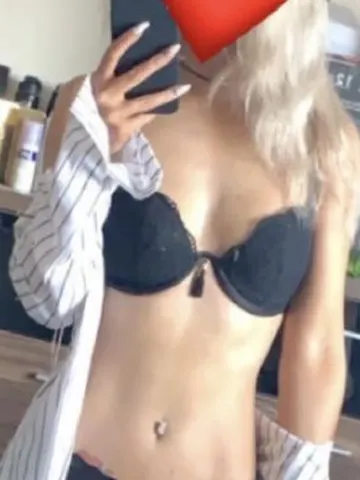 IvyLake48577 webcam model from United Kingdom