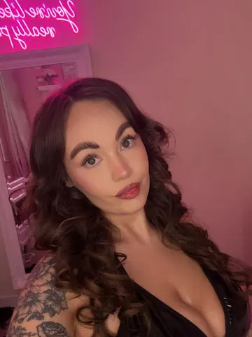 Angelina_HOElie webcam model from Colchester (𝘏𝘰𝘴𝘵'𝘴 𝘭𝘪𝘷𝘦 𝘭𝘰𝘤𝘢𝘵𝘪𝘰𝘯)