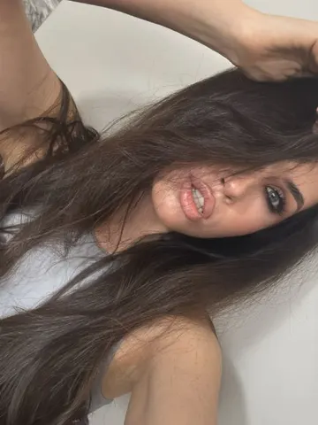 Sexyangeloux webcam model from Ukraine