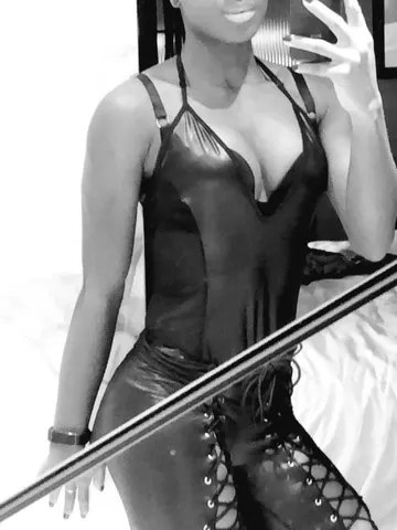Seraya Savannah  webcam model from United Kingdom