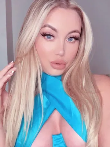 itslanalovex webcam model from United Kingdom