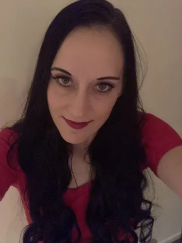 Cute-Charlotte webcam model from Scotland 