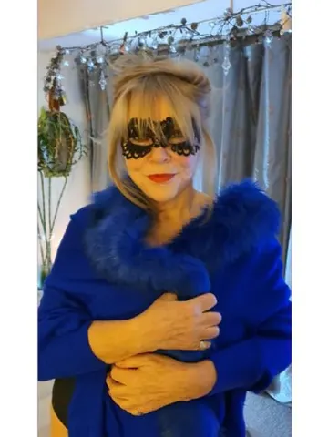 BizzyIzzy webcam model from United Kingdom
