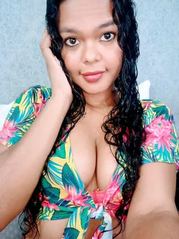 kit_hotx webcam model from Colombia