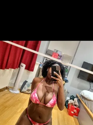 CinnamonPuss webcam model from London