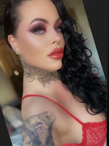 Lexie-Lou webcam model from United Kingdom