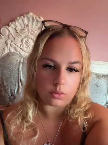 NaughtyKatBBWx webcam model from United Kingdom