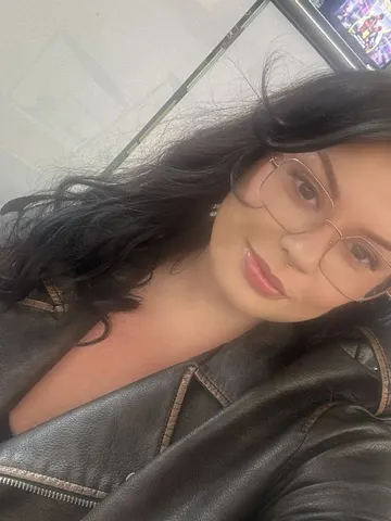 MissGee_ webcam model from Paddington