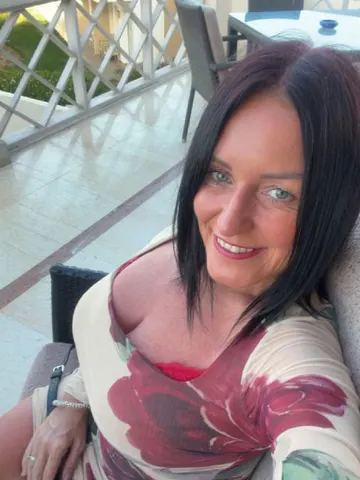 Naughty_natasha20 webcam model from Essex