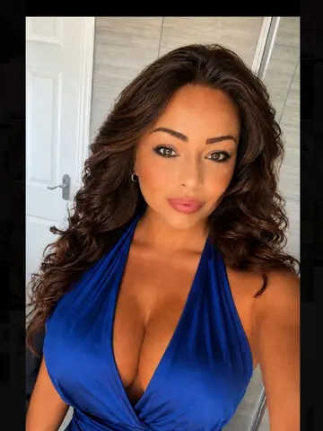 MissRosaaaUK webcam model from United Kingdom