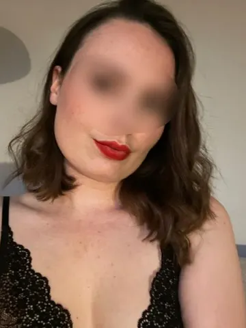 RoseAlexandra webcam model from Canary Wharf