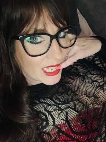 LushLittleLady webcam model from London