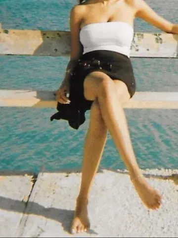 Arabic-Aria webcam model from Canary Wharf