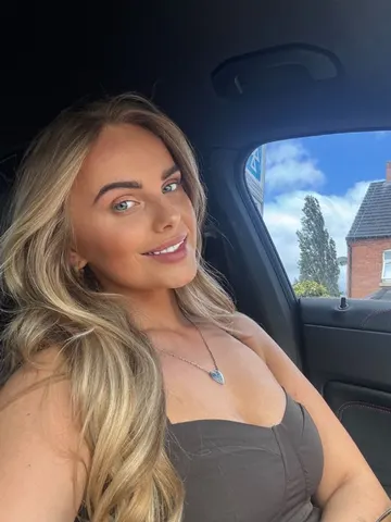 Ceecee-oxo webcam model from United Kingdom