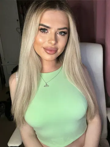 YourSweetElli webcam model from United Kingdom
