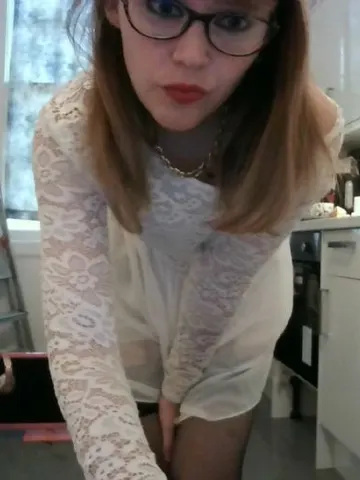 Cosmic_Pixie webcam model from London