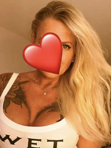 Some1special webcam model from London