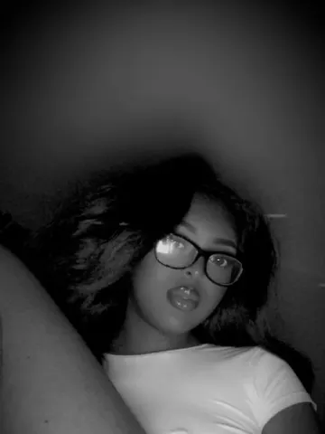 Tastee1 webcam model from United Kingdom