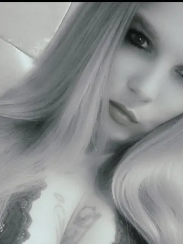 Lalahxx webcam model from United Kingdom
