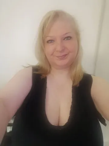 Cindyx webcam model from United Kingdom
