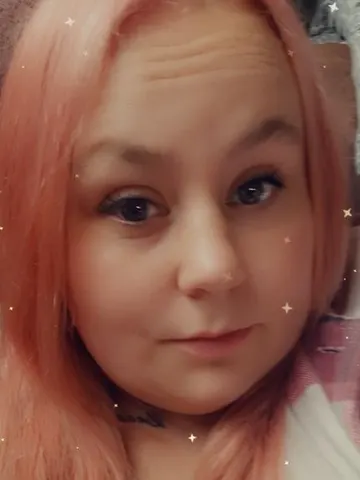 CurvyChickx webcam model from United Kingdom