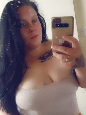 Sarahx webcam model from United Kingdom