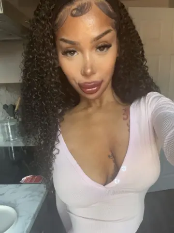 zaiiihxo webcam model from Walsall