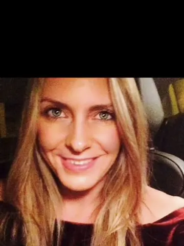 Mel-Housewife webcam model from London