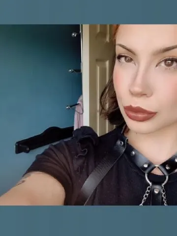 Harley_Sin_ webcam model from London