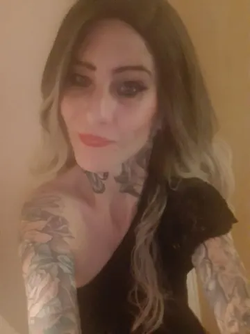 Charlie Rose webcam model from United Kingdom