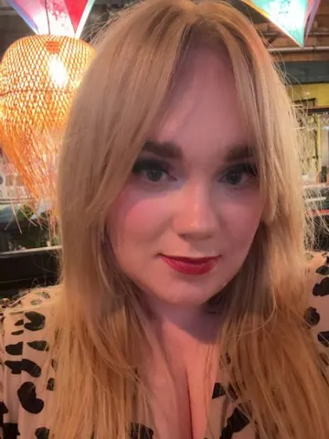 Heavenly_Rose_xo webcam model from United Kingdom