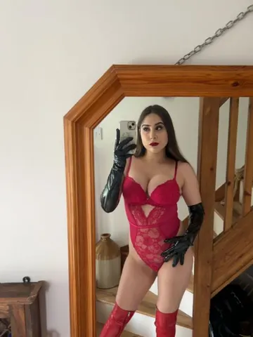 dommelilahrose webcam model from United Kingdom