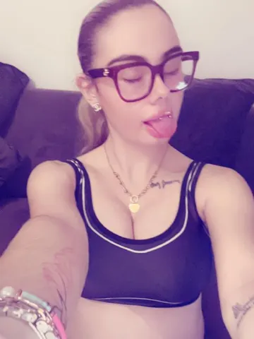 Bleu-Jade webcam model from United Kingdom
