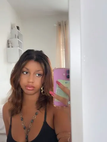 _ROSE x webcam model from United Kingdom