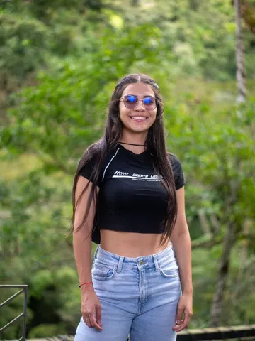 DaphneFaith webcam model from Colombia