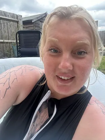 EquineAria-xo webcam model from United Kingdom