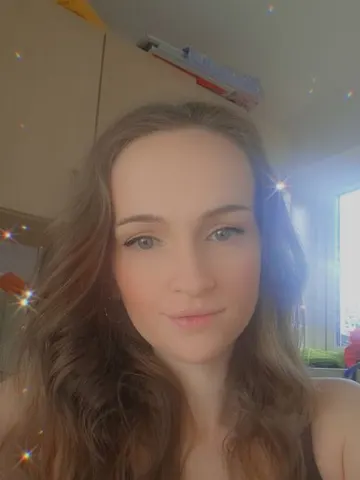 Amelia_J webcam model from United Kingdom