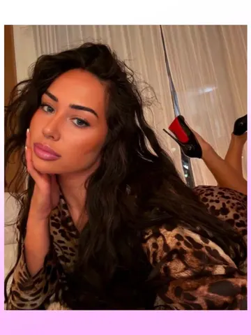 FOREVER_YOURS webcam model from Heathrow, Hayes, Hillingdon, Slough, Hounslow