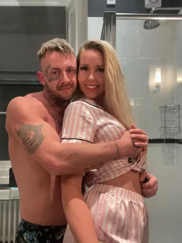 DirtyDuo xxx webcam model from United Kingdom