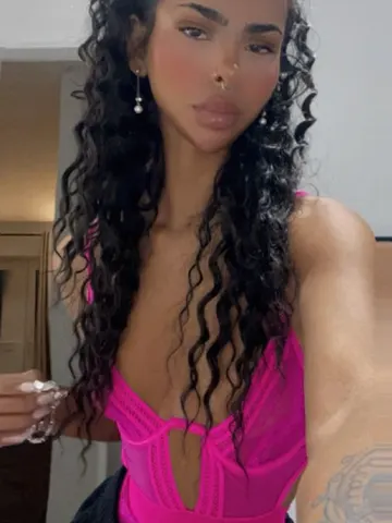 lovefaye webcam model from United Kingdom