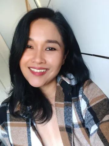 _ELLEx webcam model from Philippines