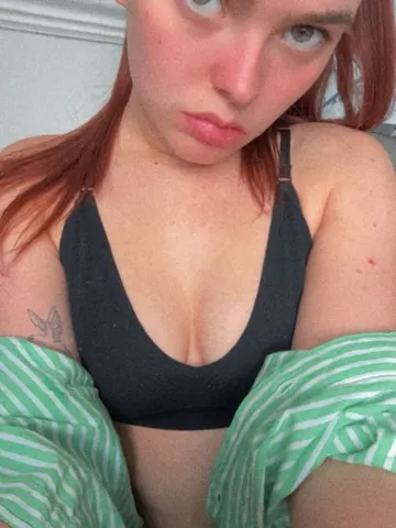 Roxxanne webcam model from United Kingdom