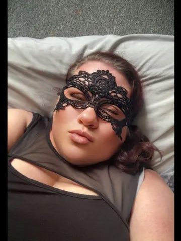 Curvey-Miss-Desire webcam model from United Kingdom